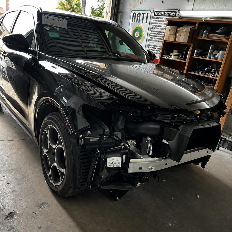 Alfa Romeo Stelvio negro accidentado